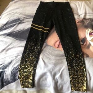 Black and gold stretchy leggings